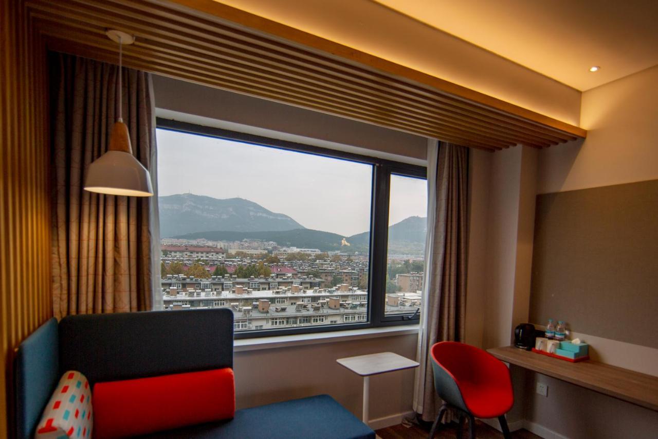 Holiday Inn Express Jinan Jingshi Road, An Ihg Hotel Екстер'єр фото