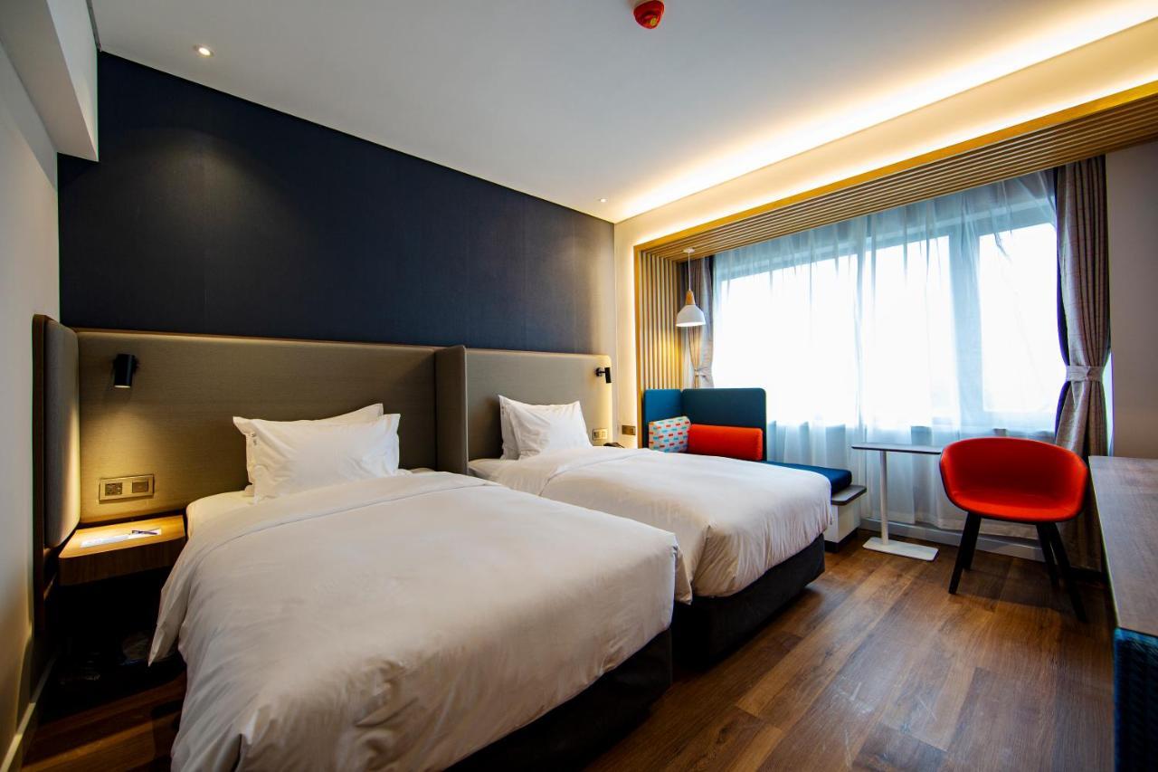 Holiday Inn Express Jinan Jingshi Road, An Ihg Hotel Екстер'єр фото