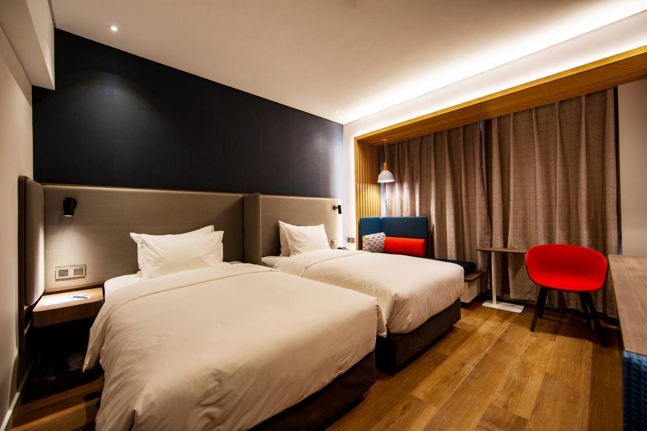 Holiday Inn Express Jinan Jingshi Road, An Ihg Hotel Екстер'єр фото