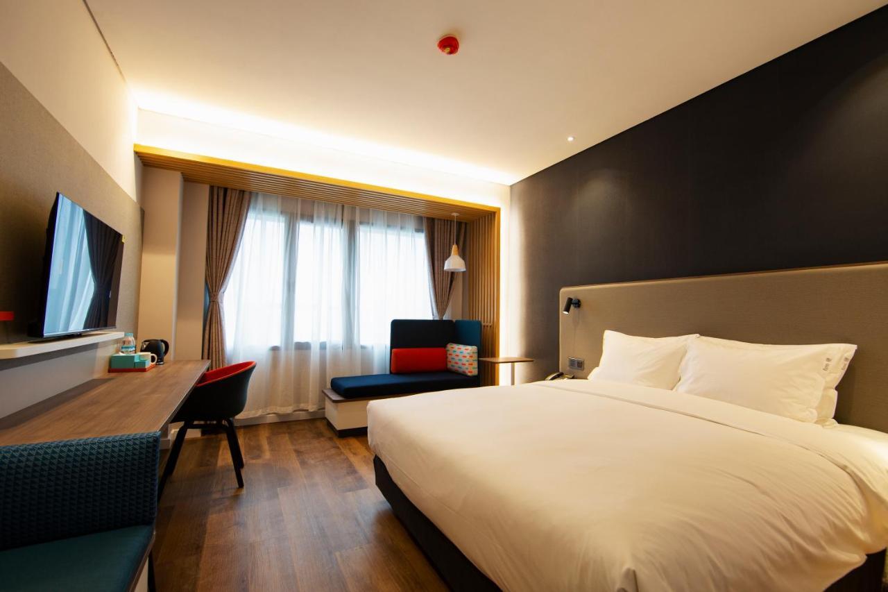 Holiday Inn Express Jinan Jingshi Road, An Ihg Hotel Екстер'єр фото