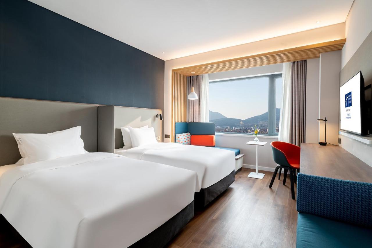 Holiday Inn Express Jinan Jingshi Road, An Ihg Hotel Екстер'єр фото