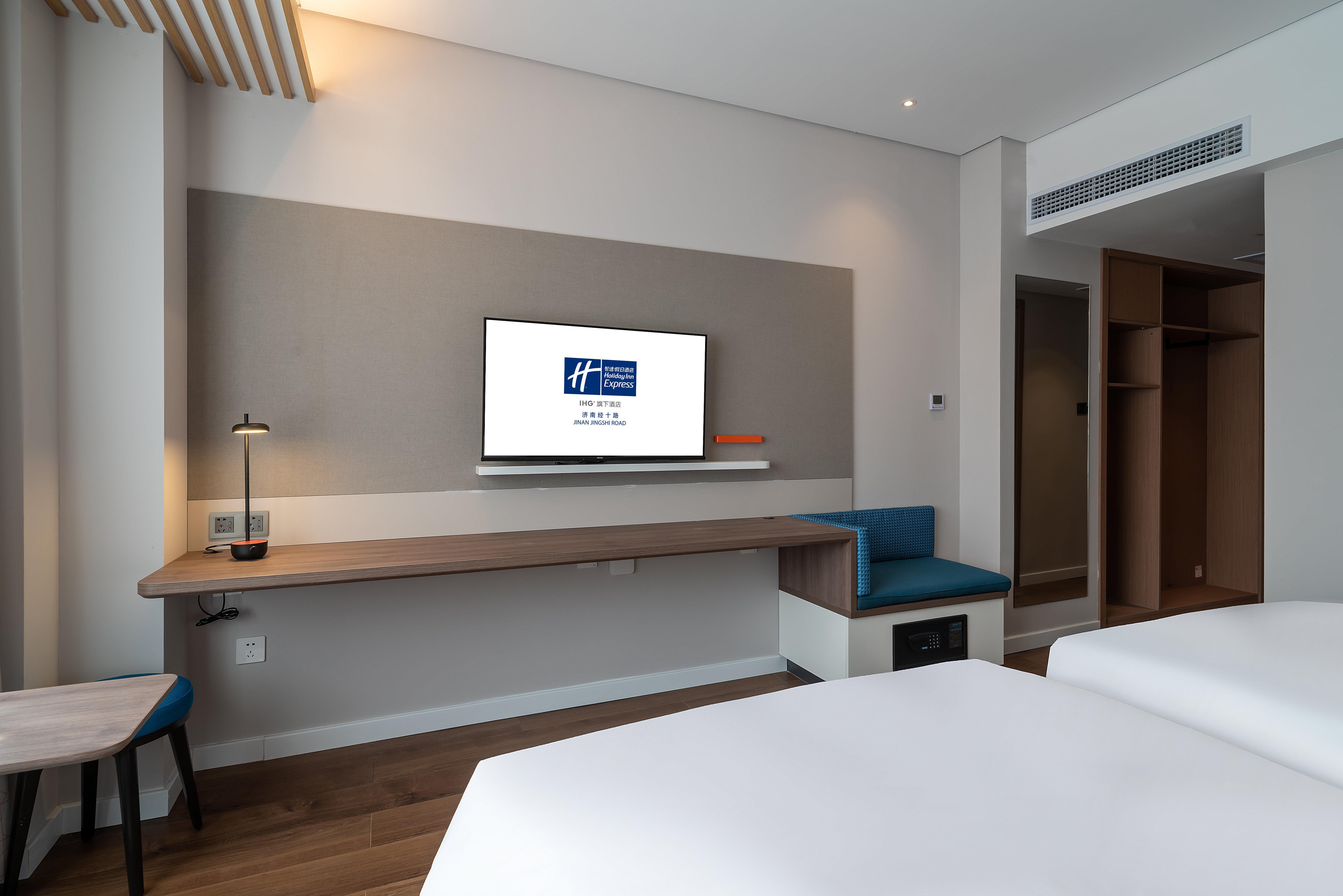 Holiday Inn Express Jinan Jingshi Road, An Ihg Hotel Екстер'єр фото