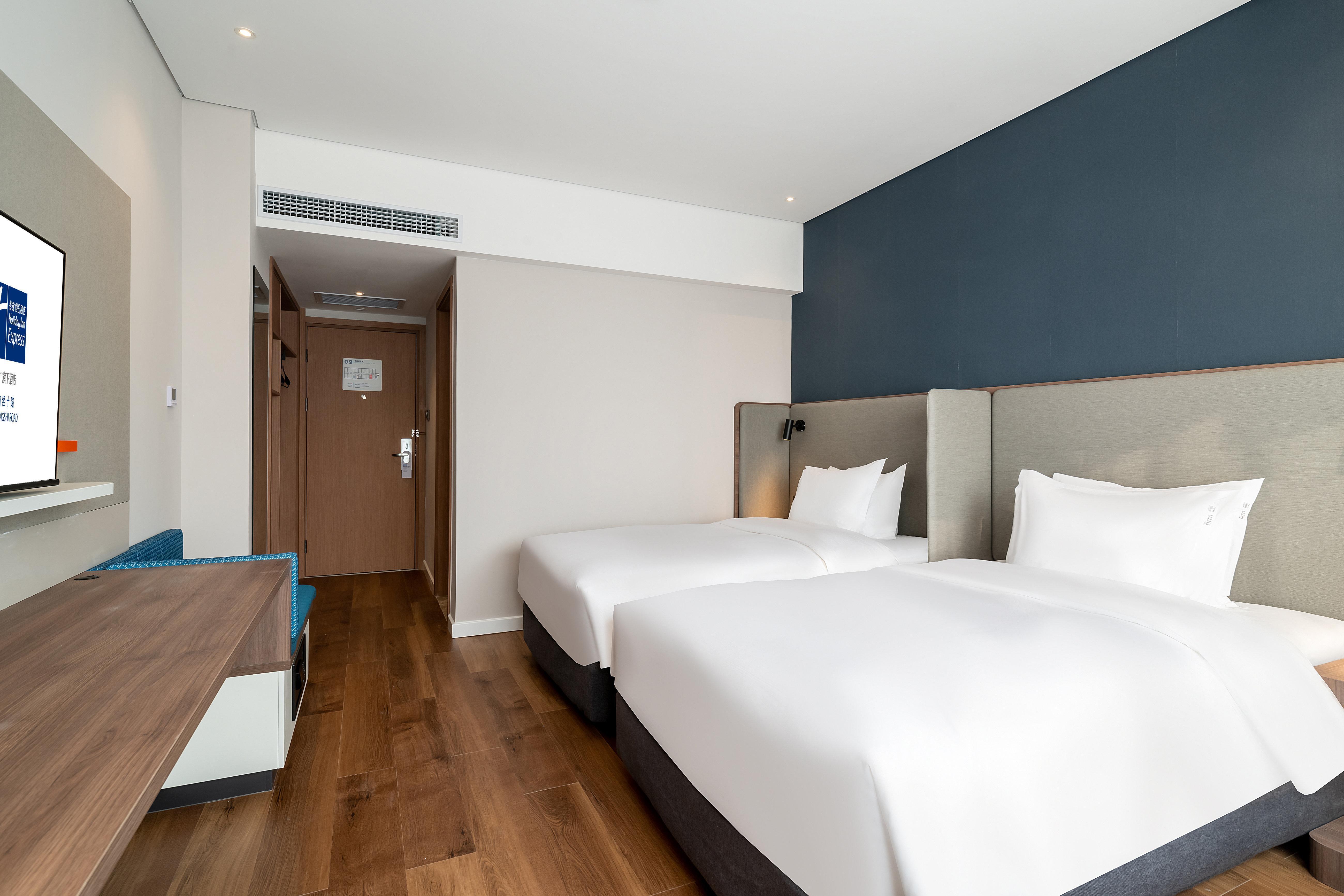 Holiday Inn Express Jinan Jingshi Road, An Ihg Hotel Екстер'єр фото