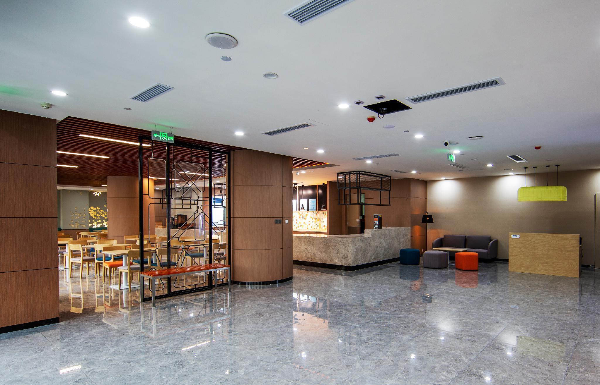 Holiday Inn Express Jinan Jingshi Road, An Ihg Hotel Екстер'єр фото