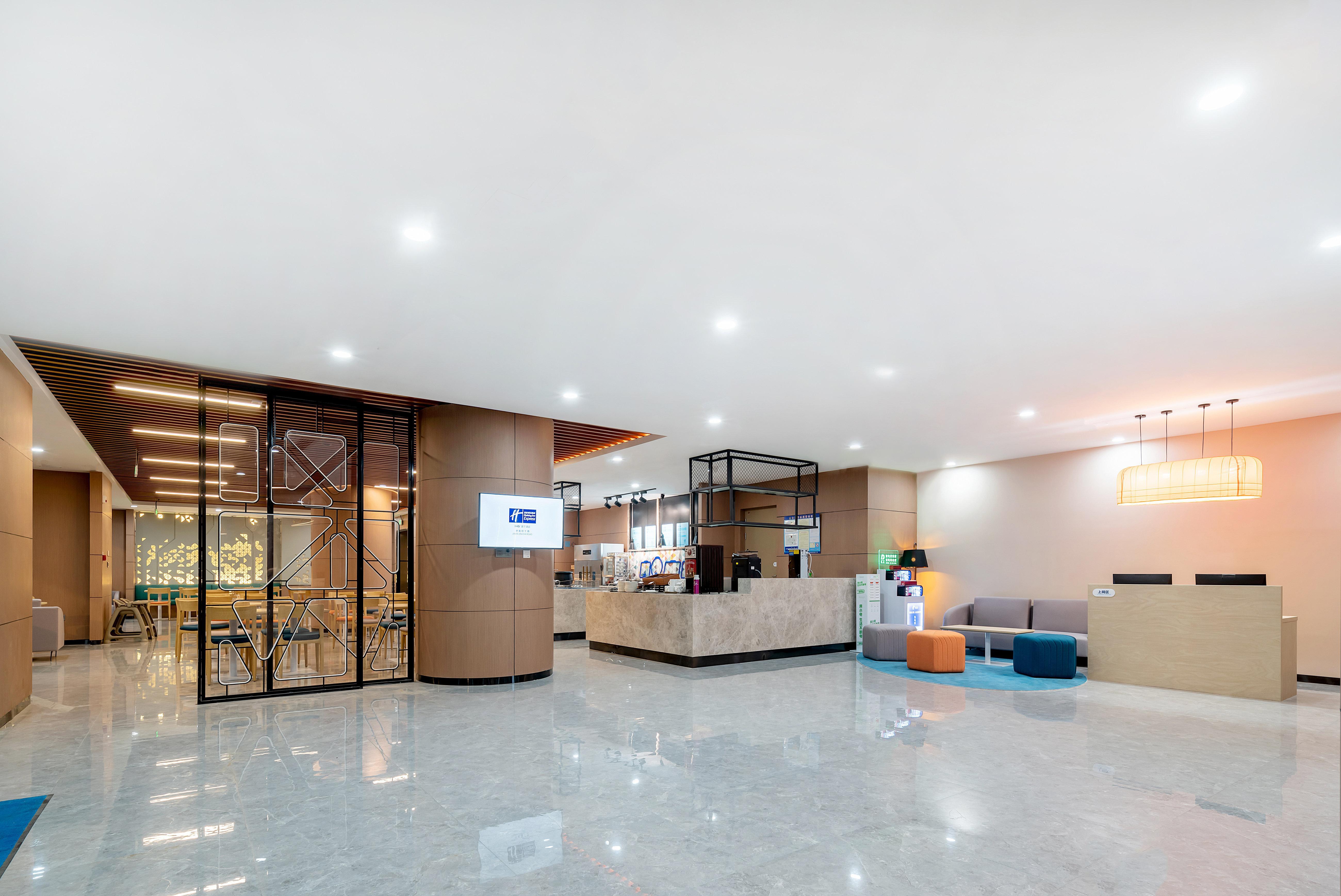 Holiday Inn Express Jinan Jingshi Road, An Ihg Hotel Екстер'єр фото
